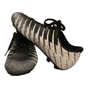 Vizari Bolt Youth Soccer Cleats for Boys & Girls SZ. 3 1/2